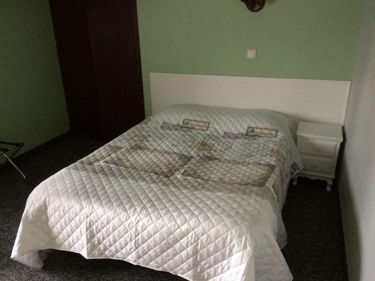 Le Phoenix Saint-Florentin (Yonne) Exterior foto
