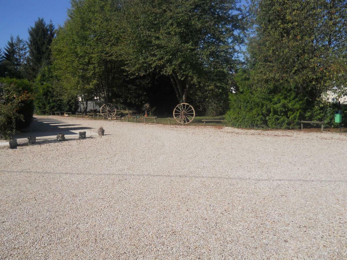 Le Phoenix Saint-Florentin (Yonne) Exterior foto
