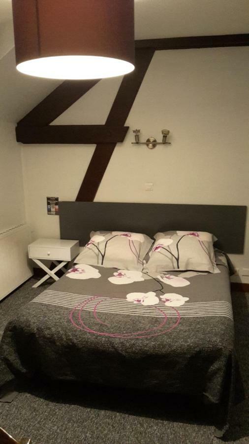 Le Phoenix Saint-Florentin (Yonne) Exterior foto
