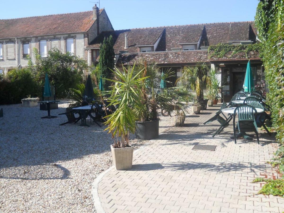 Le Phoenix Saint-Florentin (Yonne) Exterior foto